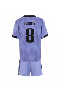 Fotbalové Dres Real Madrid Toni Kroos #8 Dětské Venkovní Oblečení 2022-23 Krátký Rukáv (+ trenýrky)
